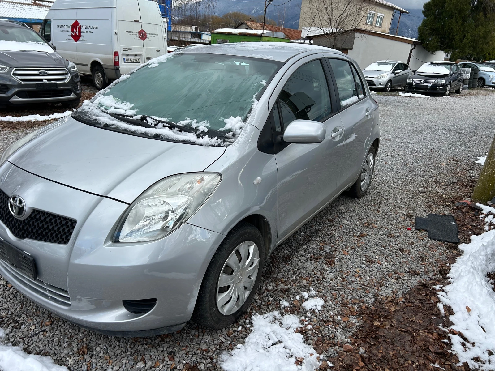 Toyota Yaris 1.0 - изображение 3