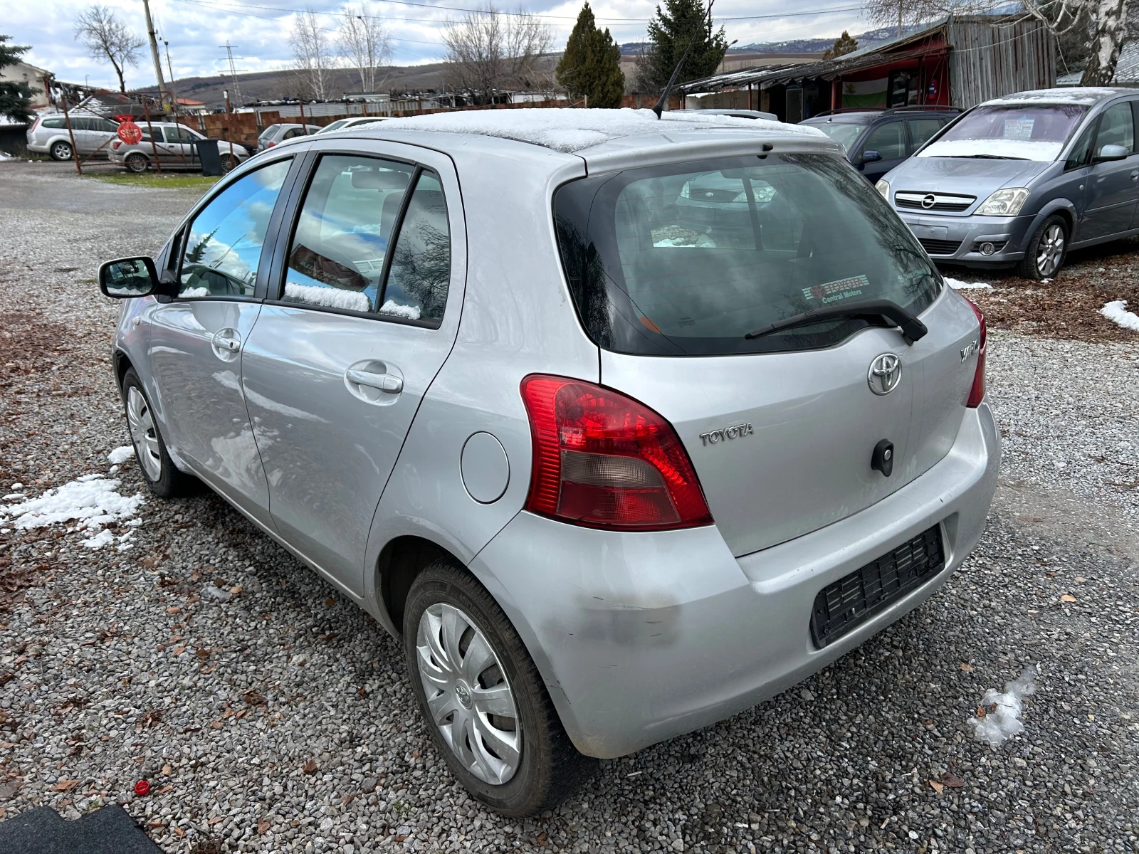 Toyota Yaris 1.0 - изображение 7