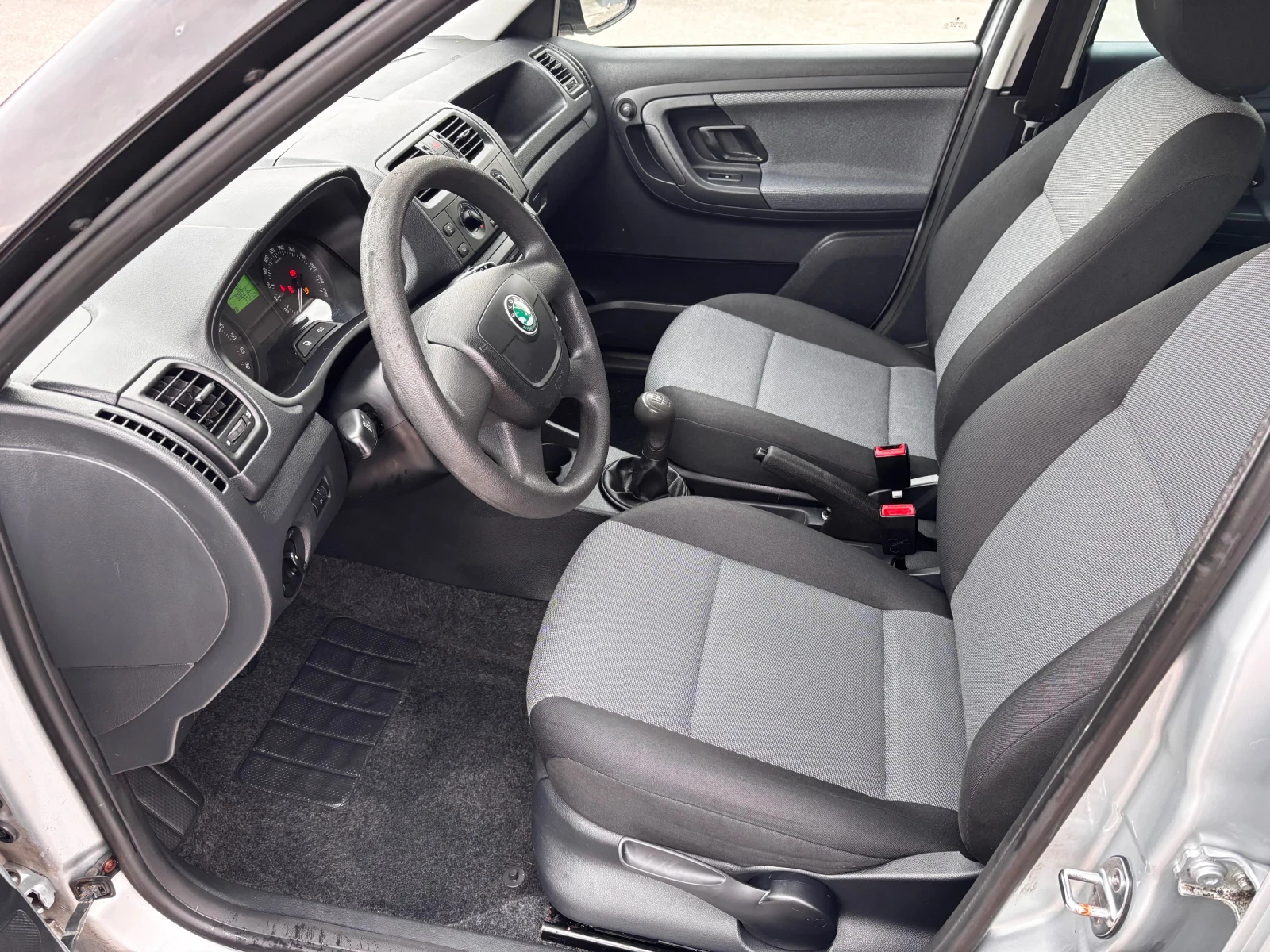 Skoda Fabia 1.6TDI Facelift, снимка 9 - Автомобили и джипове - 53917571