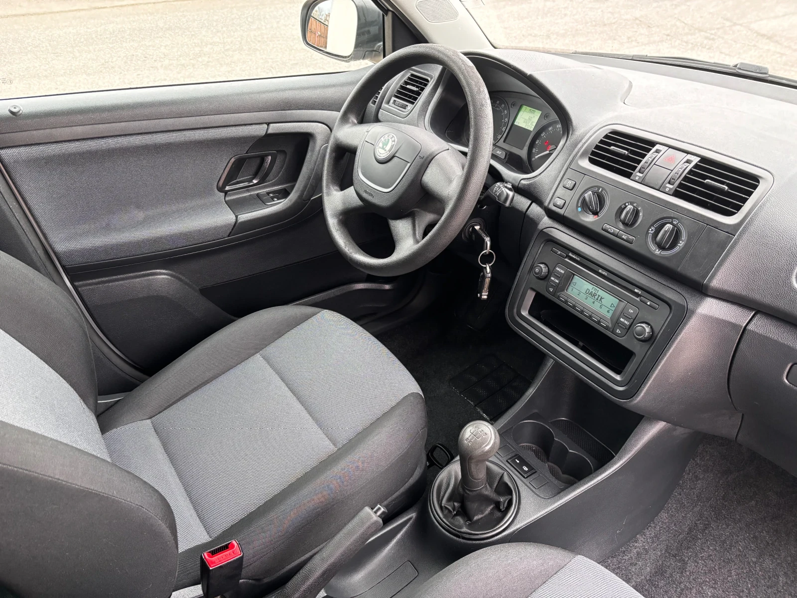 Skoda Fabia 1.6TDI Facelift, снимка 14 - Автомобили и джипове - 53917571