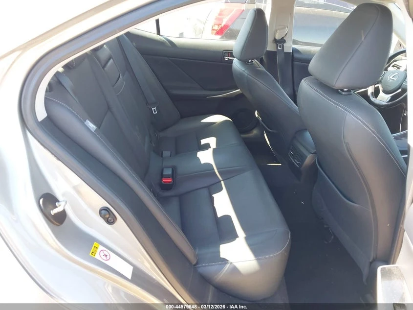 Lexus IS 200 2.0l T, снимка 8 - Автомобили и джипове - 53935107