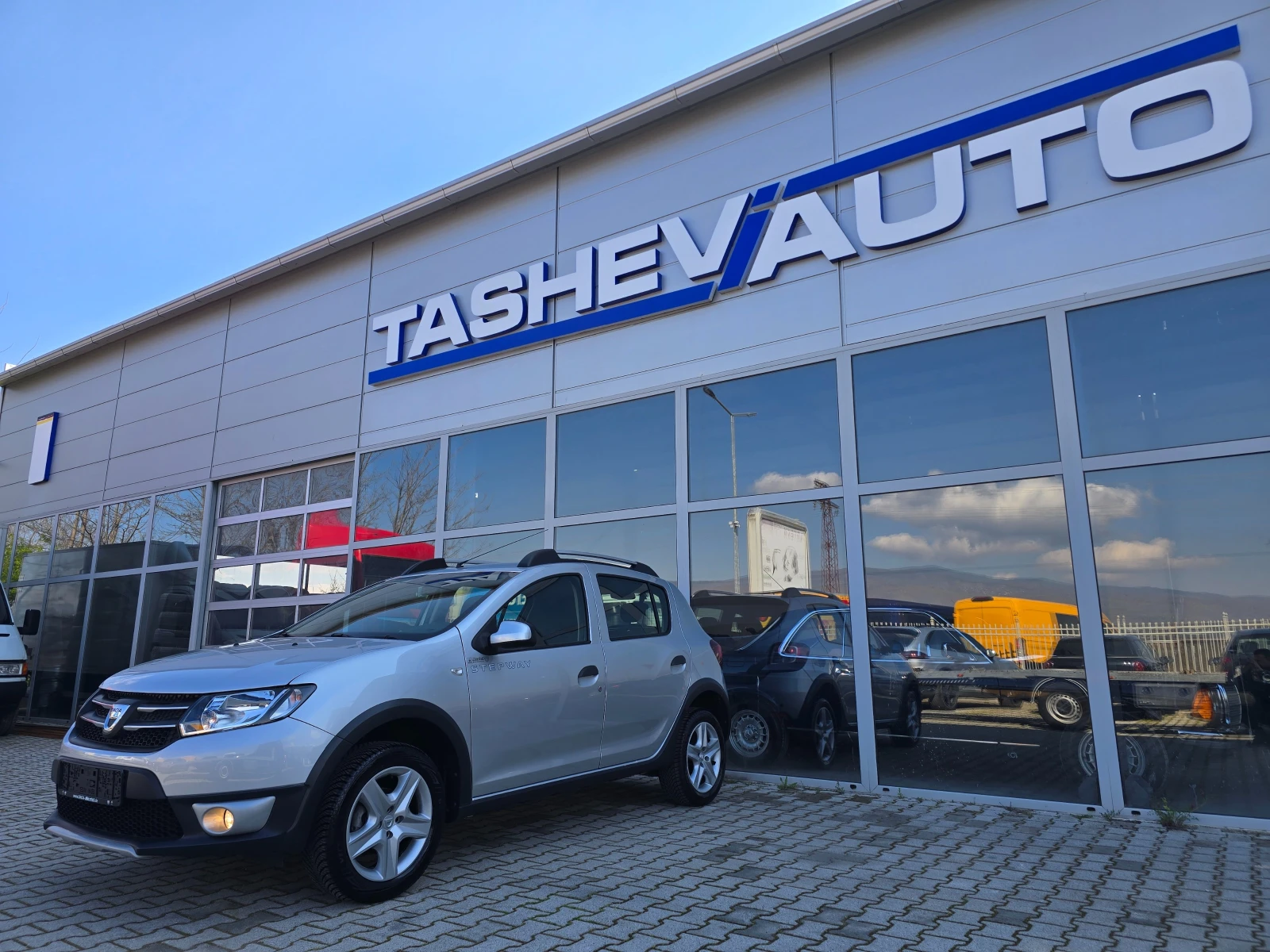 Dacia Sandero Автоматик !!EURO6B!!102000кm!!, снимка 6 - Автомобили и джипове - 53979920