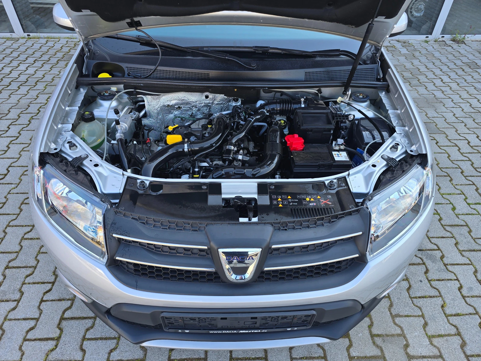 Dacia Sandero Автоматик !!EURO6B!!102000кm!!, снимка 4 - Автомобили и джипове - 53979920