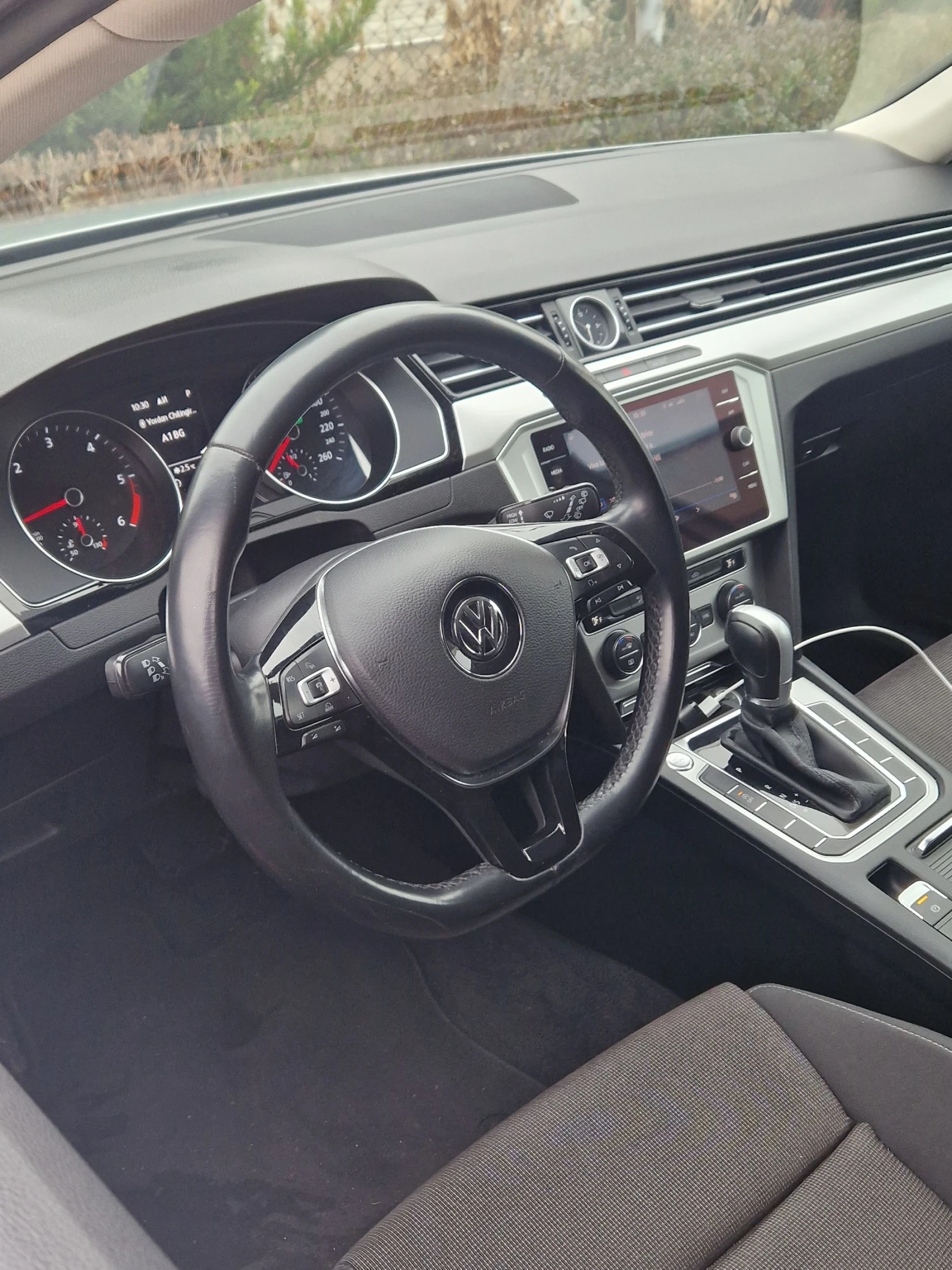 VW Passat Обслужена , снимка 4 - Автомобили и джипове - 54036153