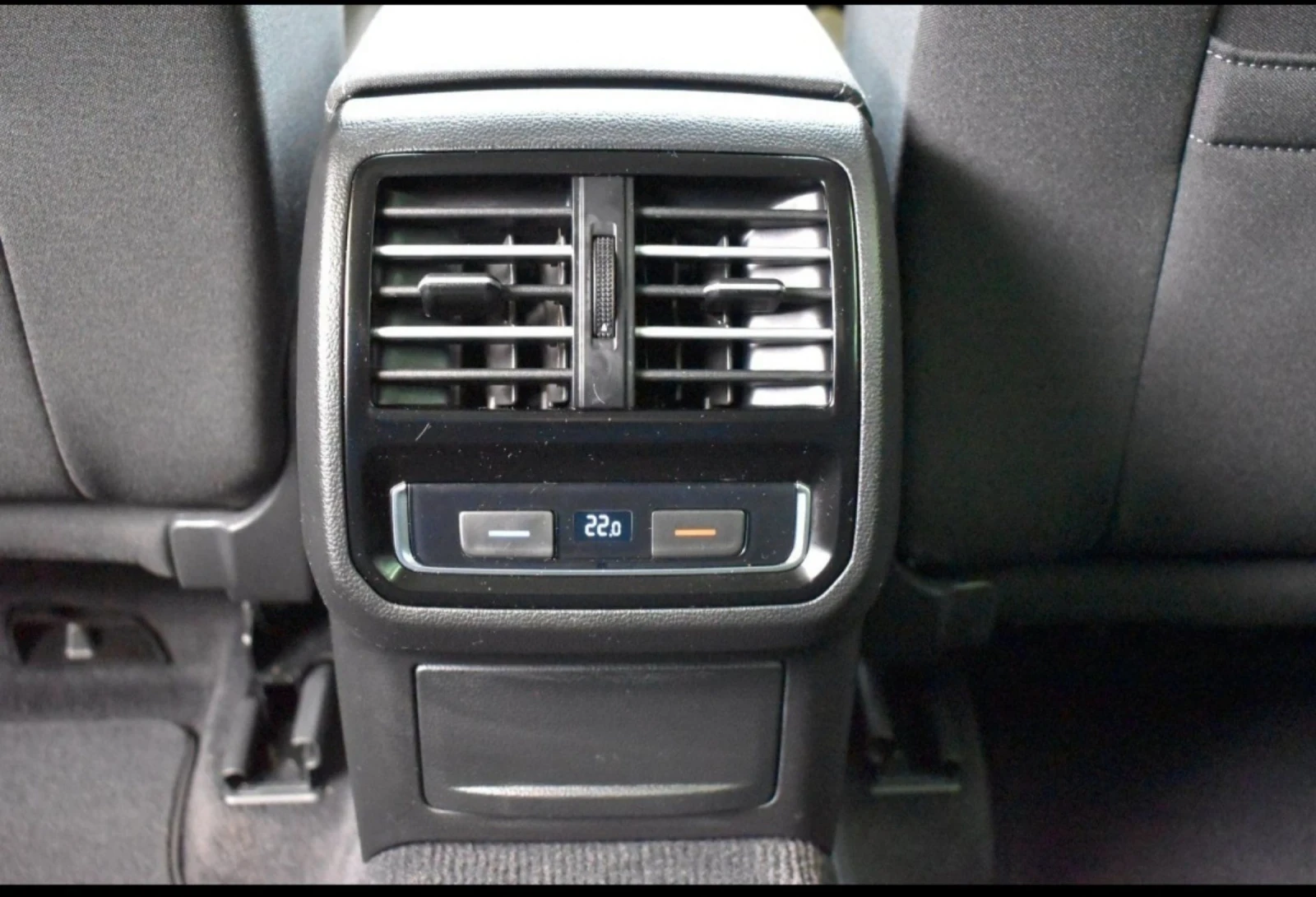 VW Passat Обслужена , снимка 12 - Автомобили и джипове - 54036153