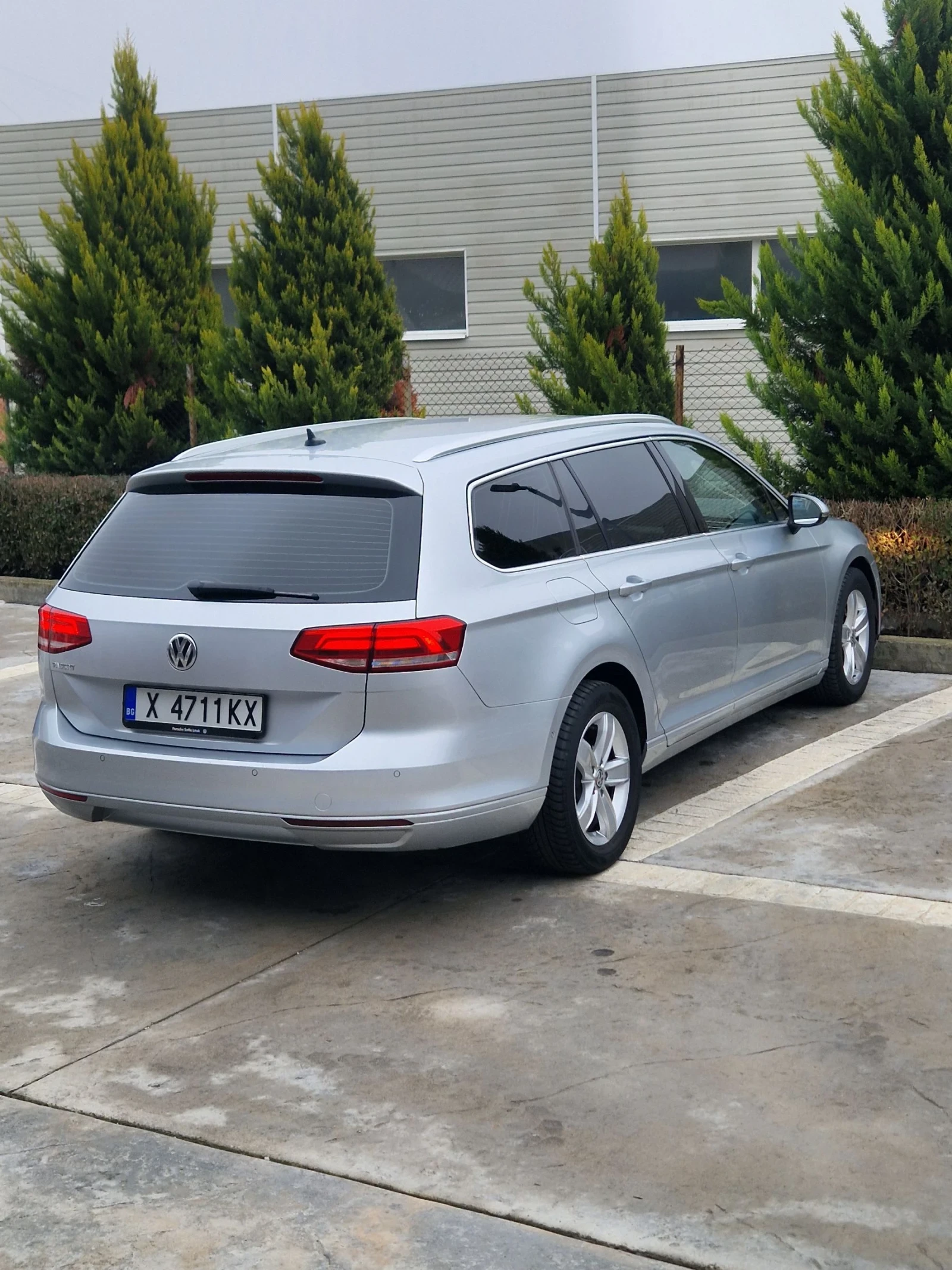 VW Passat Обслужена , снимка 3 - Автомобили и джипове - 54036153