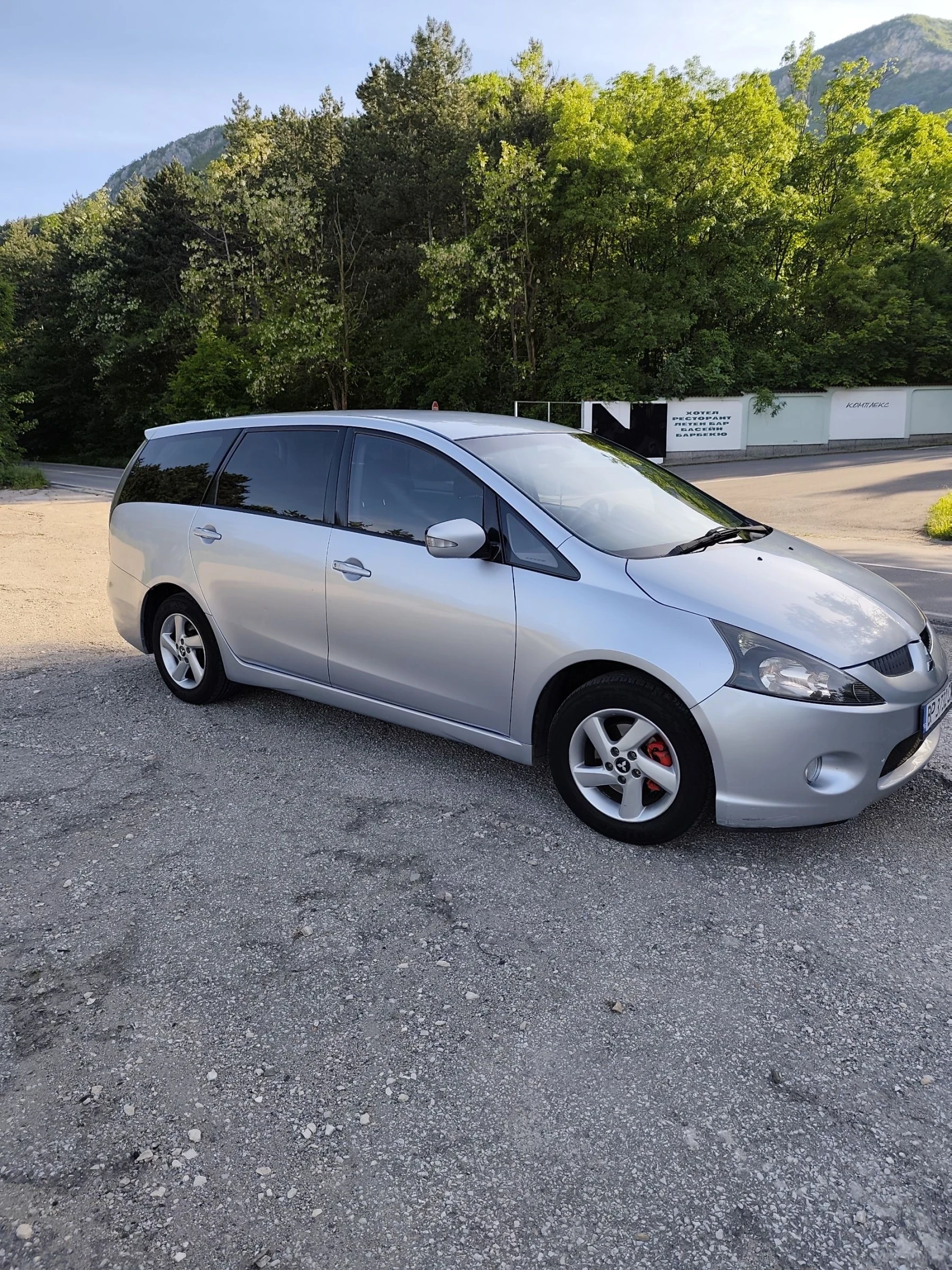 Mitsubishi Grandis Mitsubishi Grandis 2.4i Газ, снимка 3 - Автомобили и джипове - 54767287