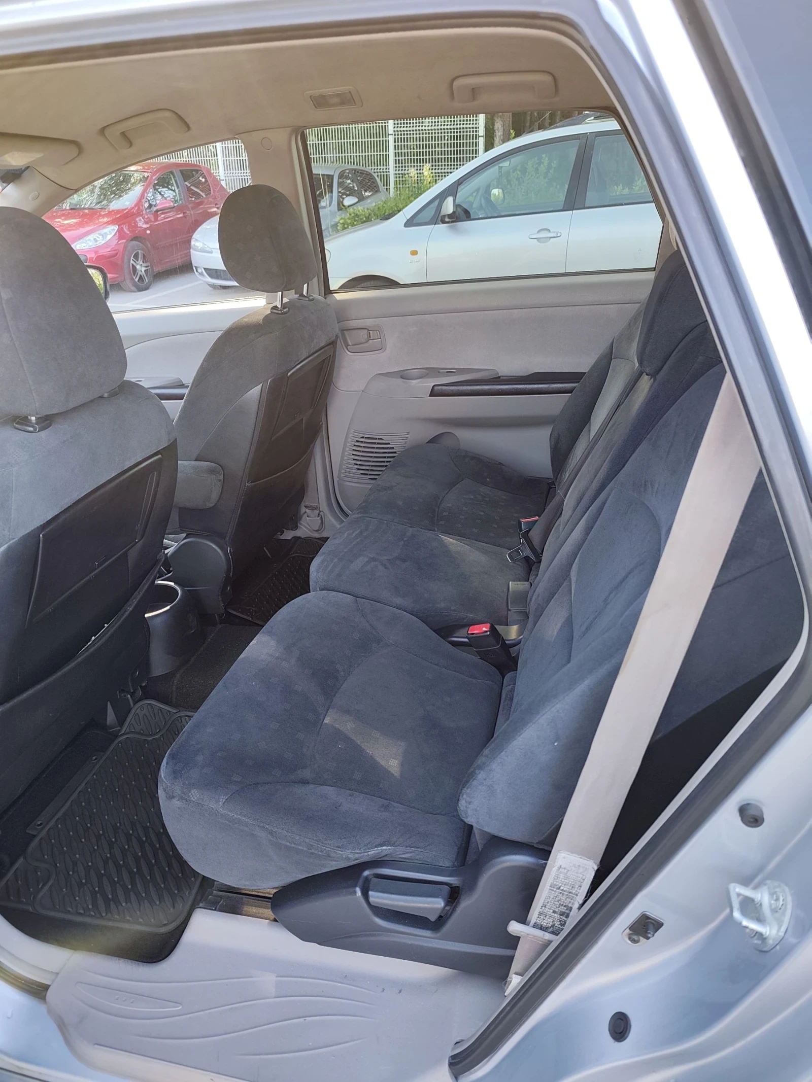 Mitsubishi Grandis Mitsubishi Grandis 2.4i Газ, снимка 10 - Автомобили и джипове - 54767287