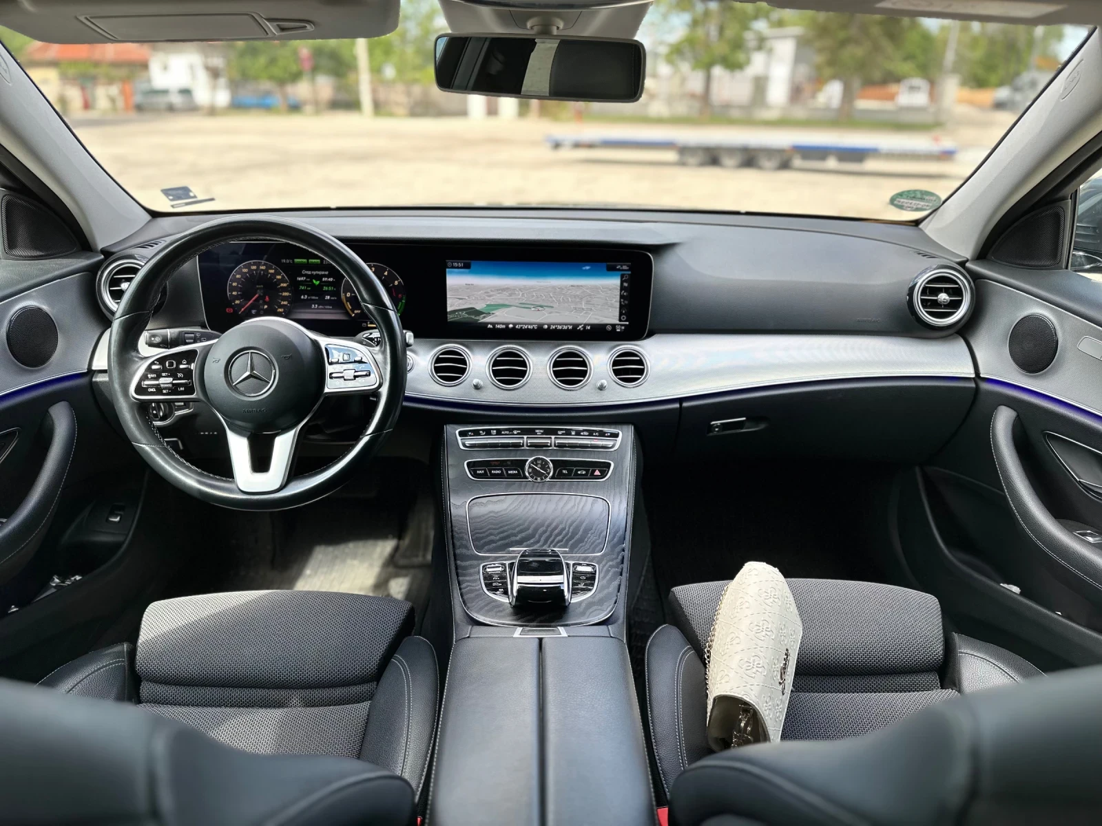 Mercedes-Benz E 300 DE Plug-in Hybrid, AMG Pack , Multi beam LED , снимка 9 - Автомобили и джипове - 54912143