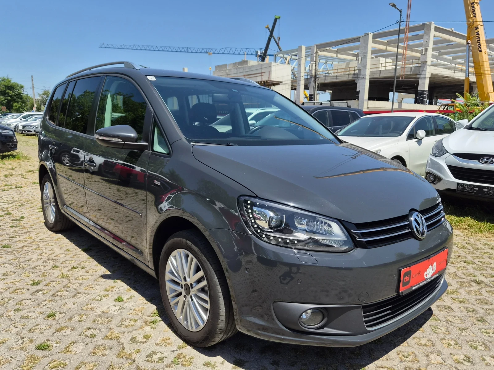 VW Touran 1.6 TDI-105k.s., снимка 3 - Автомобили и джипове - 55087451