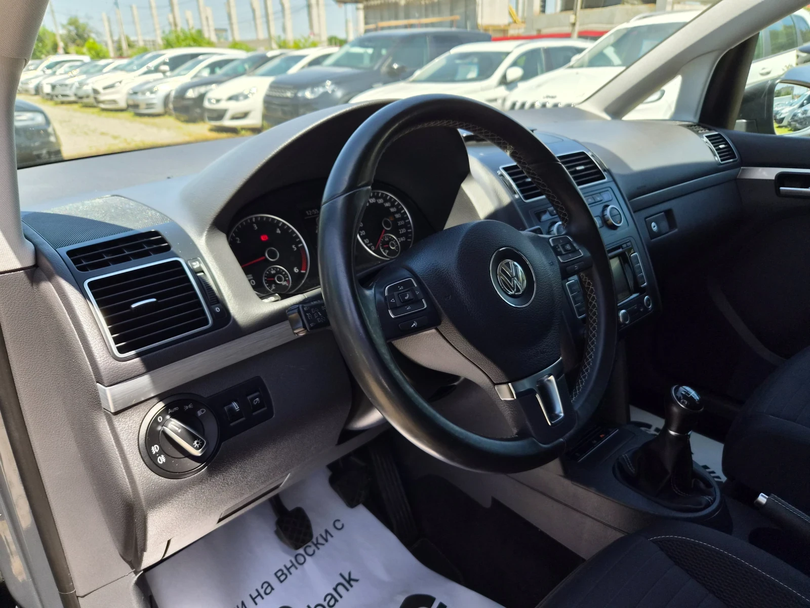 VW Touran 1.6 TDI-105k.s., снимка 7 - Автомобили и джипове - 55087451