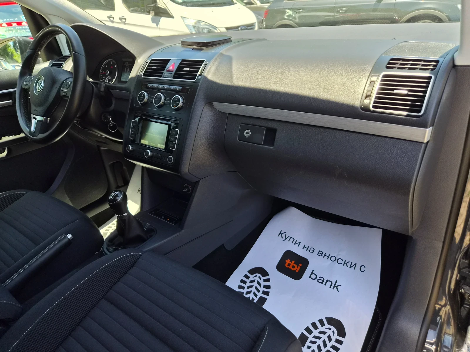 VW Touran 1.6 TDI-105k.s., снимка 11 - Автомобили и джипове - 55087451