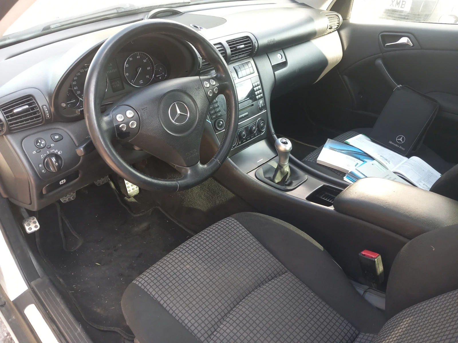 Mercedes-Benz C 180 6 скорости , снимка 13 - Автомобили и джипове - 55621849