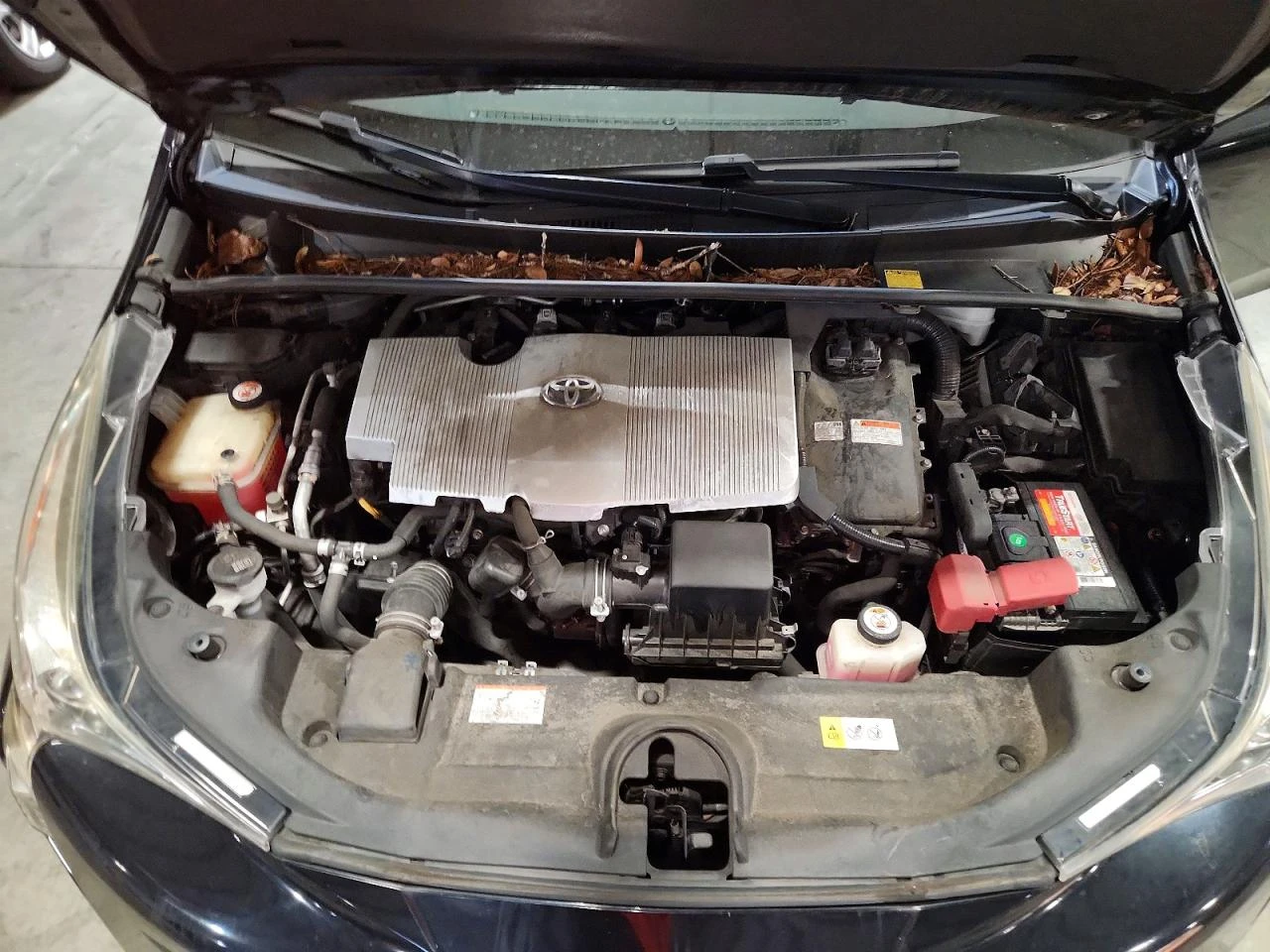 Toyota Prius 1.8l Three Touring, снимка 11 - Автомобили и джипове - 55994722