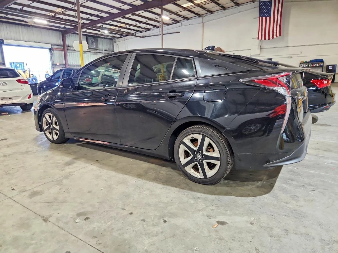 Toyota Prius 1.8l Three Touring, снимка 2 - Автомобили и джипове - 55994722