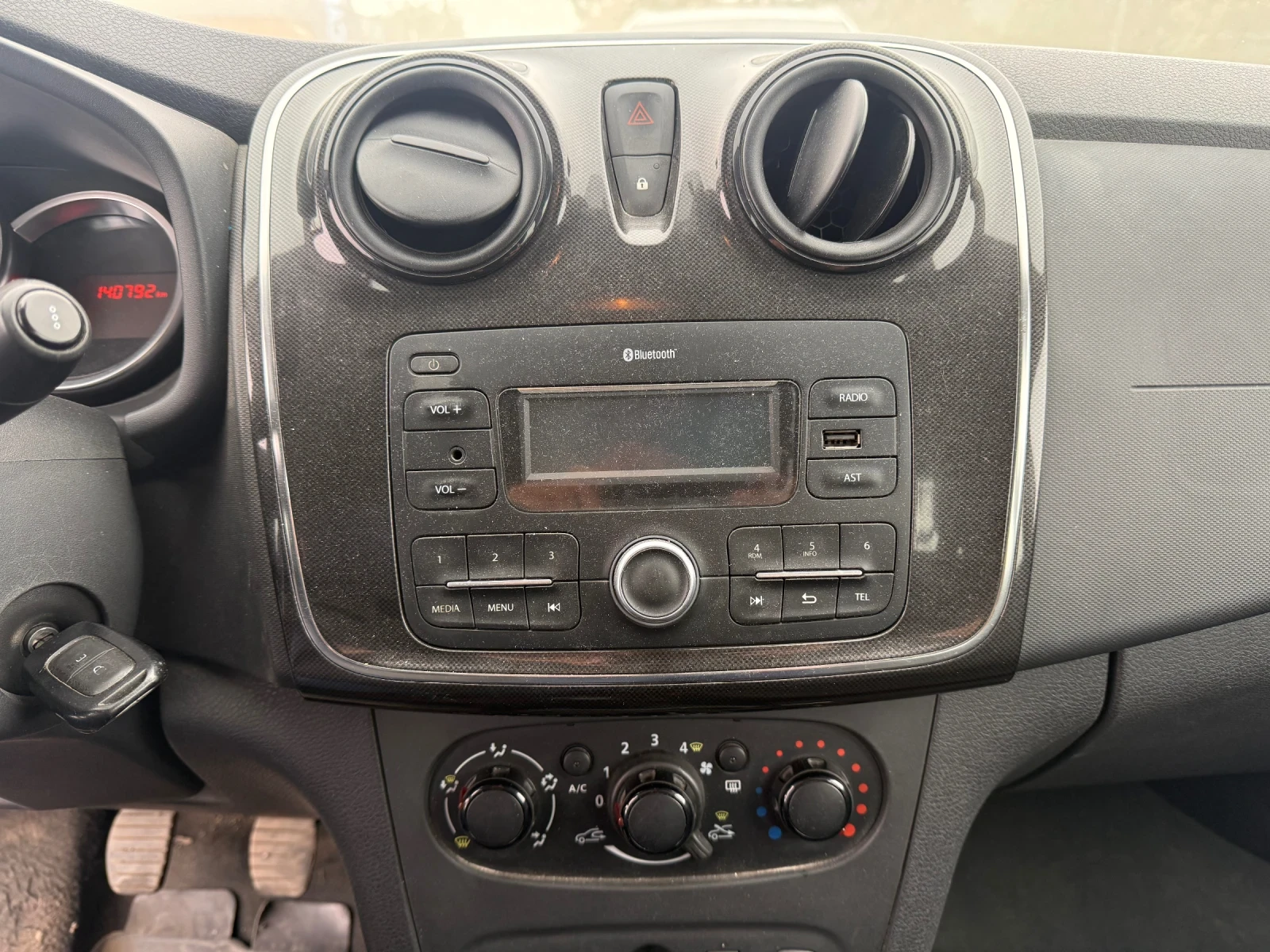 Dacia Logan MCV БЕНЗИН+ ГАЗ, снимка 7 - Автомобили и джипове - 56224607