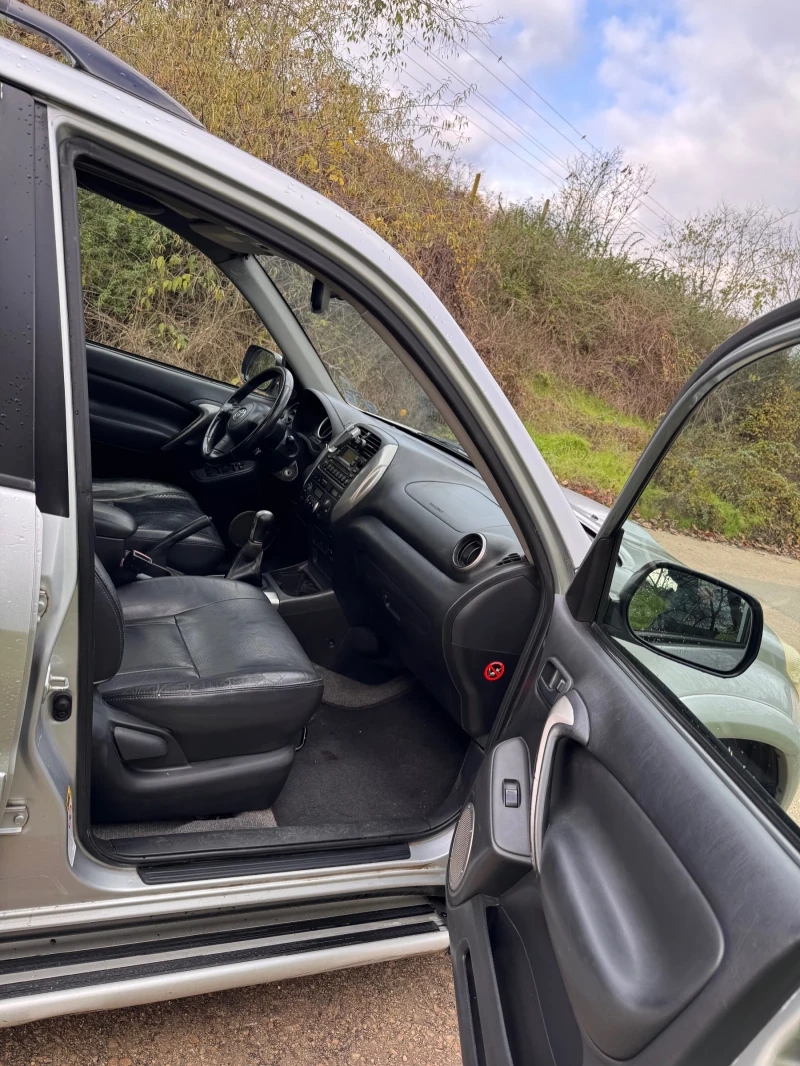 Toyota Rav4, снимка 10 - Автомобили и джипове - 52638173