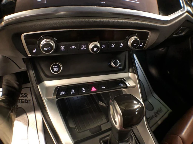 Audi Q3 * quattro Premium * CARFAX * ЦЕНА ДО БГ, снимка 13 - Автомобили и джипове - 53307821