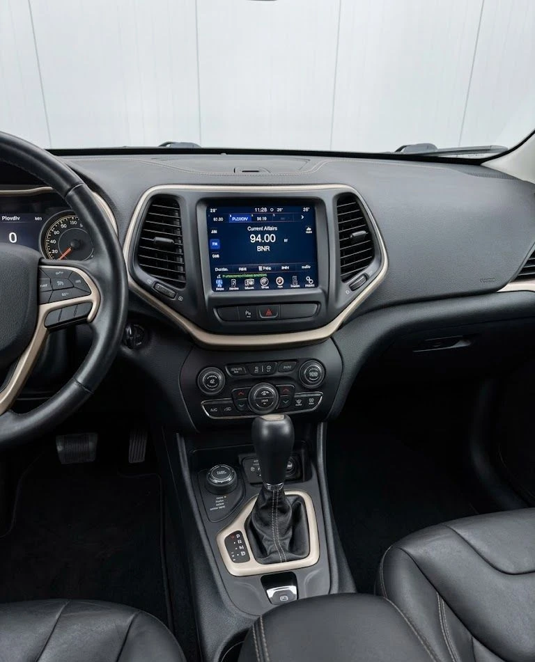 Jeep Cherokee 2.2 TDI 4x4, снимка 8 - Автомобили и джипове - 54450578