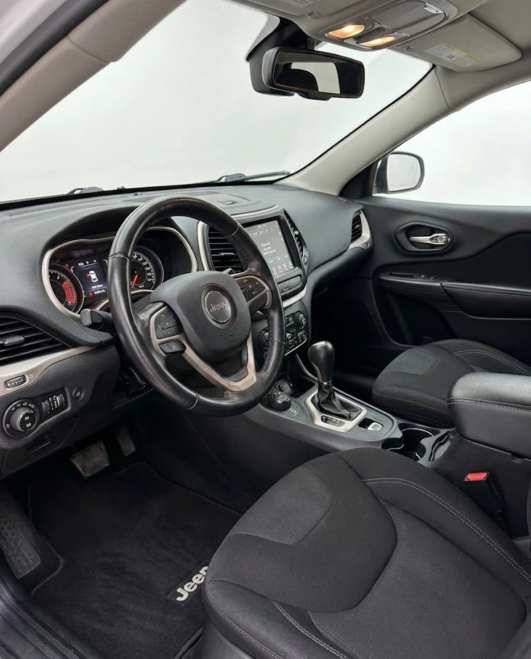 Jeep Cherokee 2.2 TDI 4x4, снимка 3 - Автомобили и джипове - 54450578