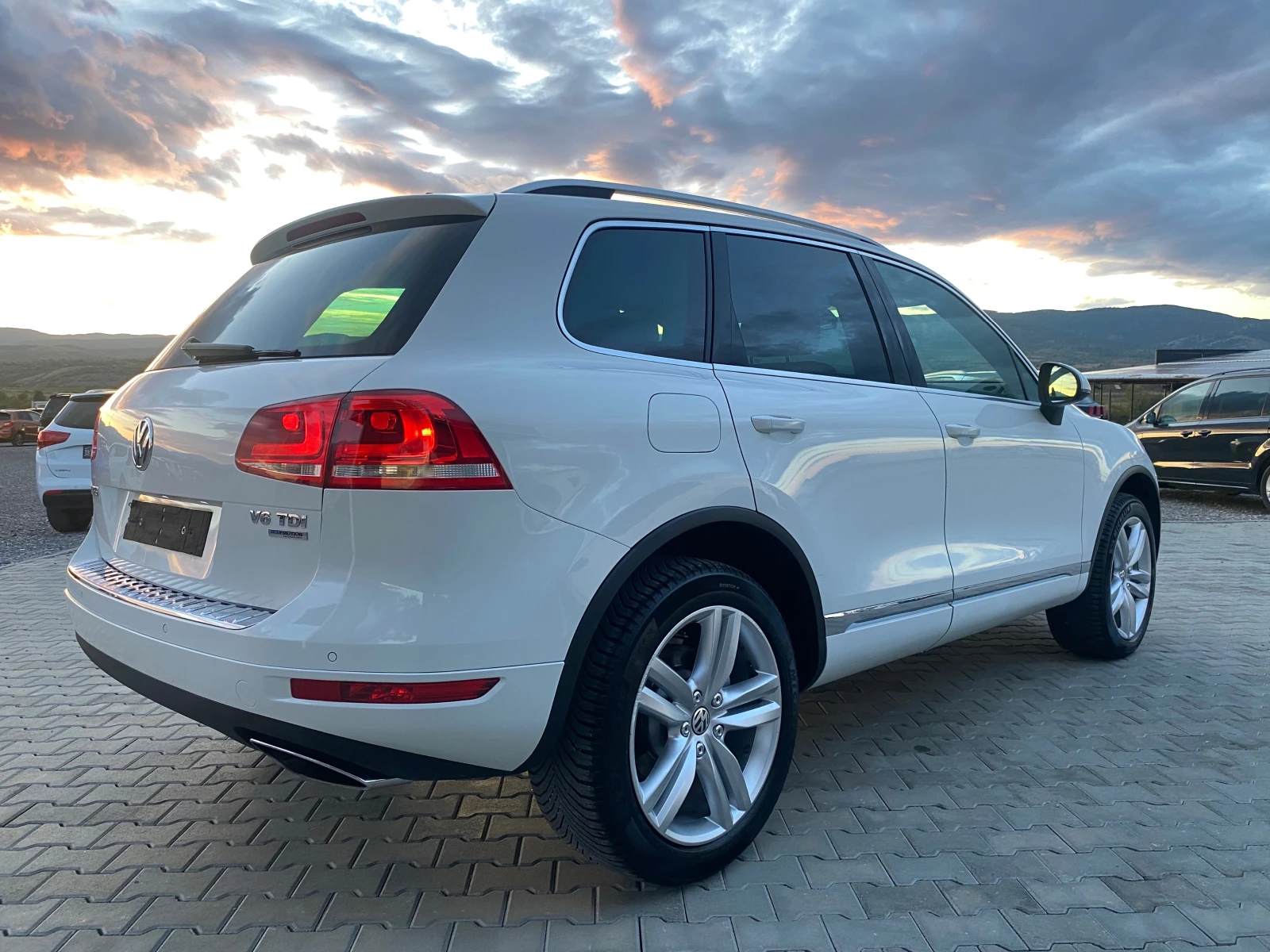 VW Touareg 3.0TDI 245ks 4x4  - изображение 5