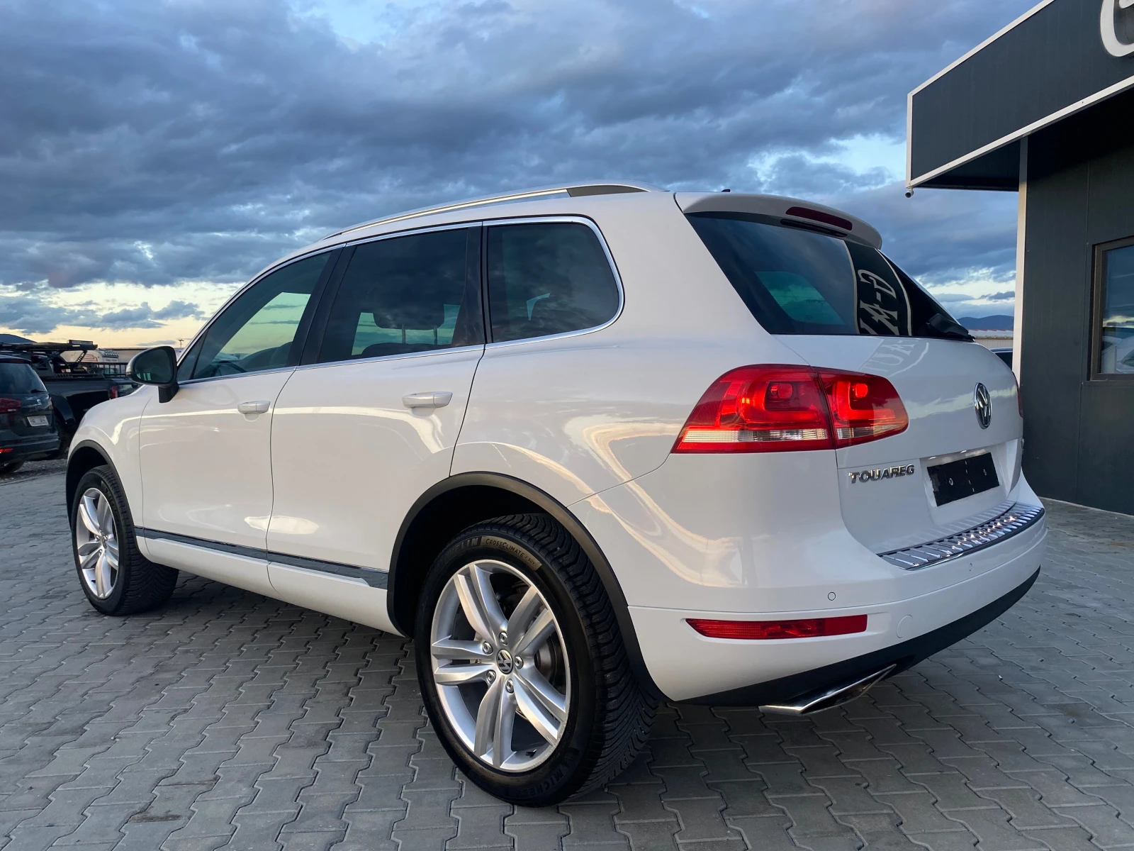 VW Touareg 3.0TDI 245ks 4x4  - изображение 8