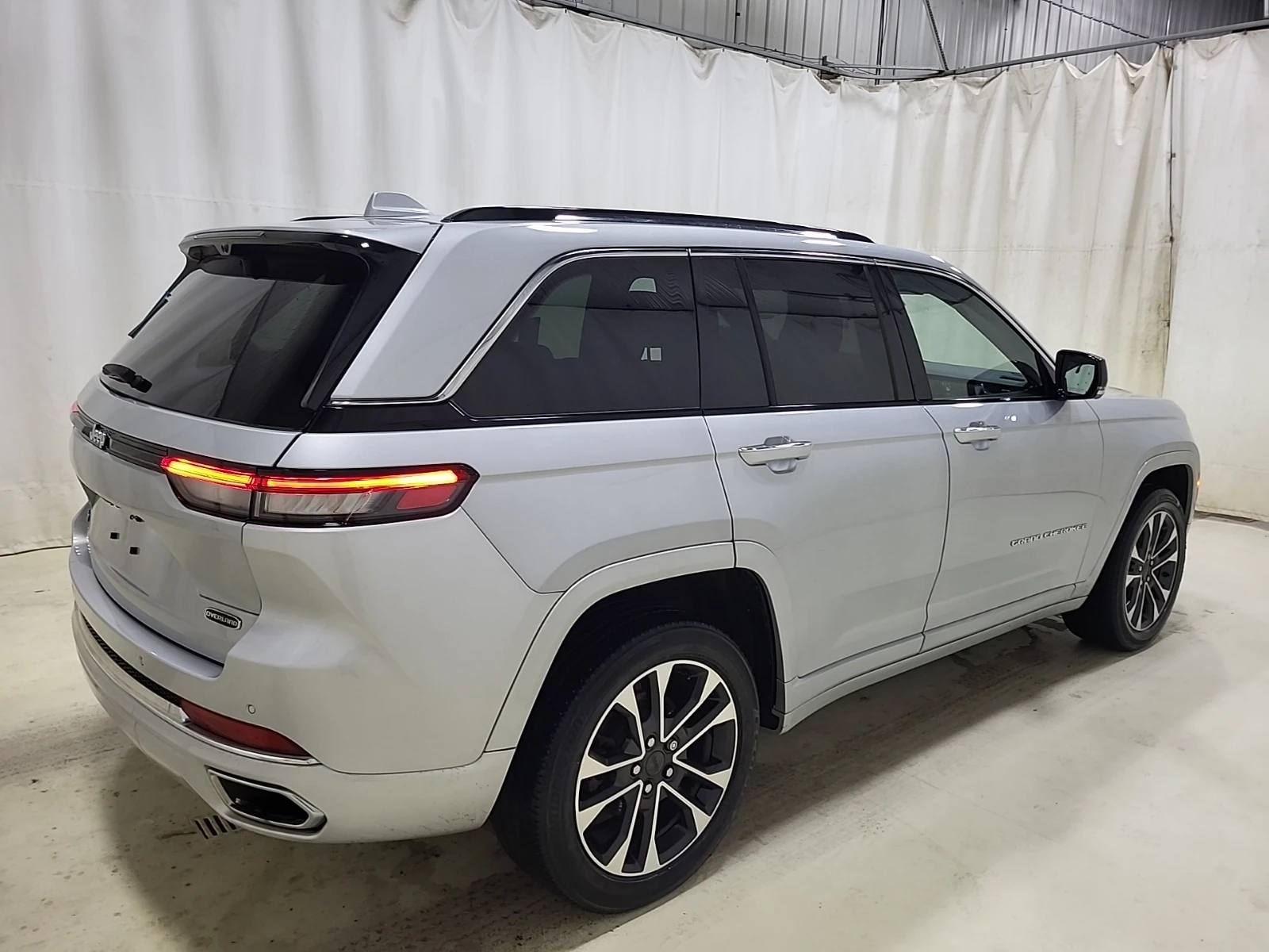 Jeep Grand cherokee * OVERLAND* * АВТОКРЕДИТ*  - изображение 3