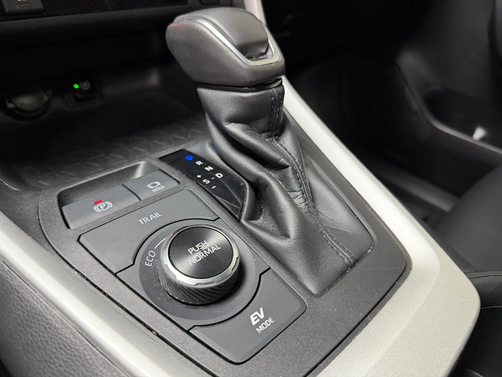 Toyota Rav4 AWD * 47 600km* XLE PREMIUM , снимка 13 - Автомобили и джипове - 53723664