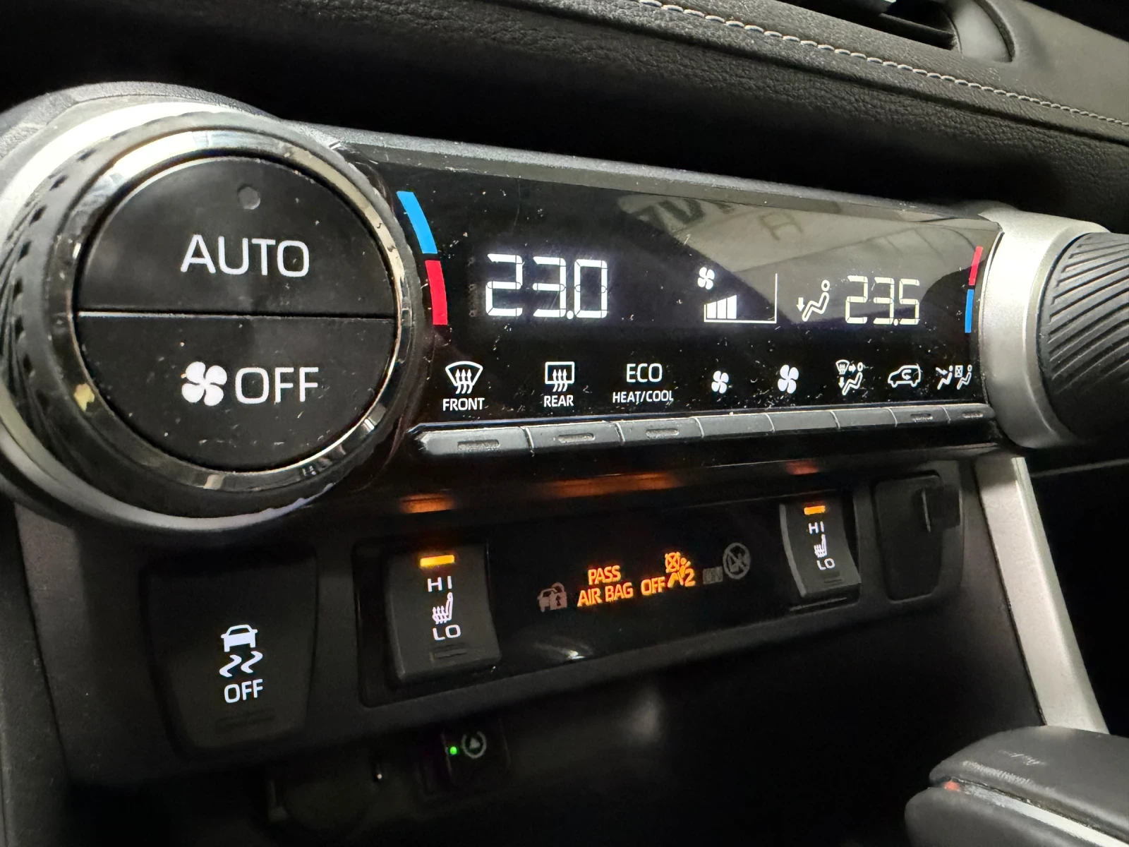 Toyota Rav4 AWD * 47 600km* XLE PREMIUM , снимка 11 - Автомобили и джипове - 53723664