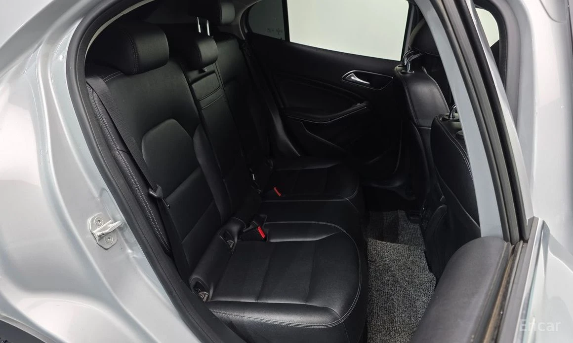 Mercedes-Benz GLA 200 * 4MATIC* КОЖА* ПОДГРЕВ* ШИБИДАХ* КРАЙНА ЦЕНА* , снимка 11 - Автомобили и джипове - 54129625