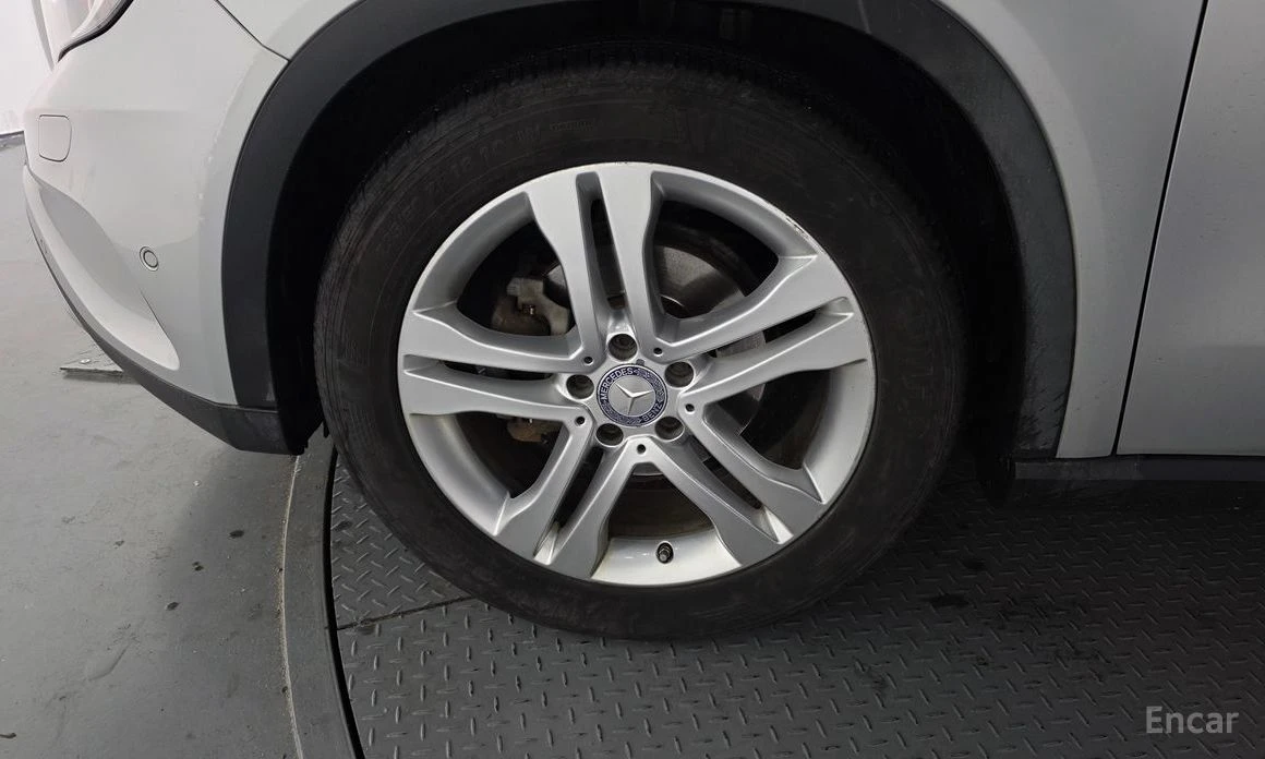 Mercedes-Benz GLA 200 * 4MATIC* КОЖА* ПОДГРЕВ* ШИБИДАХ* КРАЙНА ЦЕНА* , снимка 5 - Автомобили и джипове - 54129625