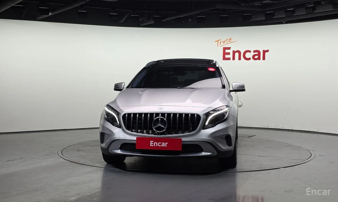 Mercedes-Benz GLA 200 * 4MATIC* КОЖА* ПОДГРЕВ* ШИБИДАХ* КРАЙНА ЦЕНА* , снимка 3 - Автомобили и джипове - 54129625