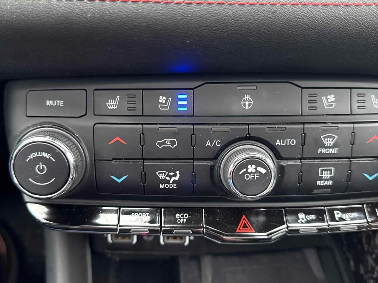 Dodge Durango * R/T Plus AWD * 2 КЛЮЧА* PANO* KEYLESS* ПОДГРЕВ* , снимка 11 - Автомобили и джипове - 54228920