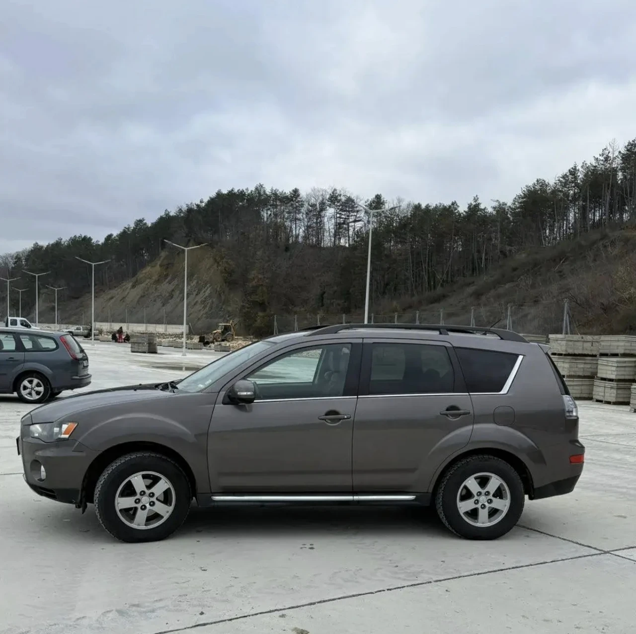 Mitsubishi Outlander, снимка 4 - Автомобили и джипове - 56111157
