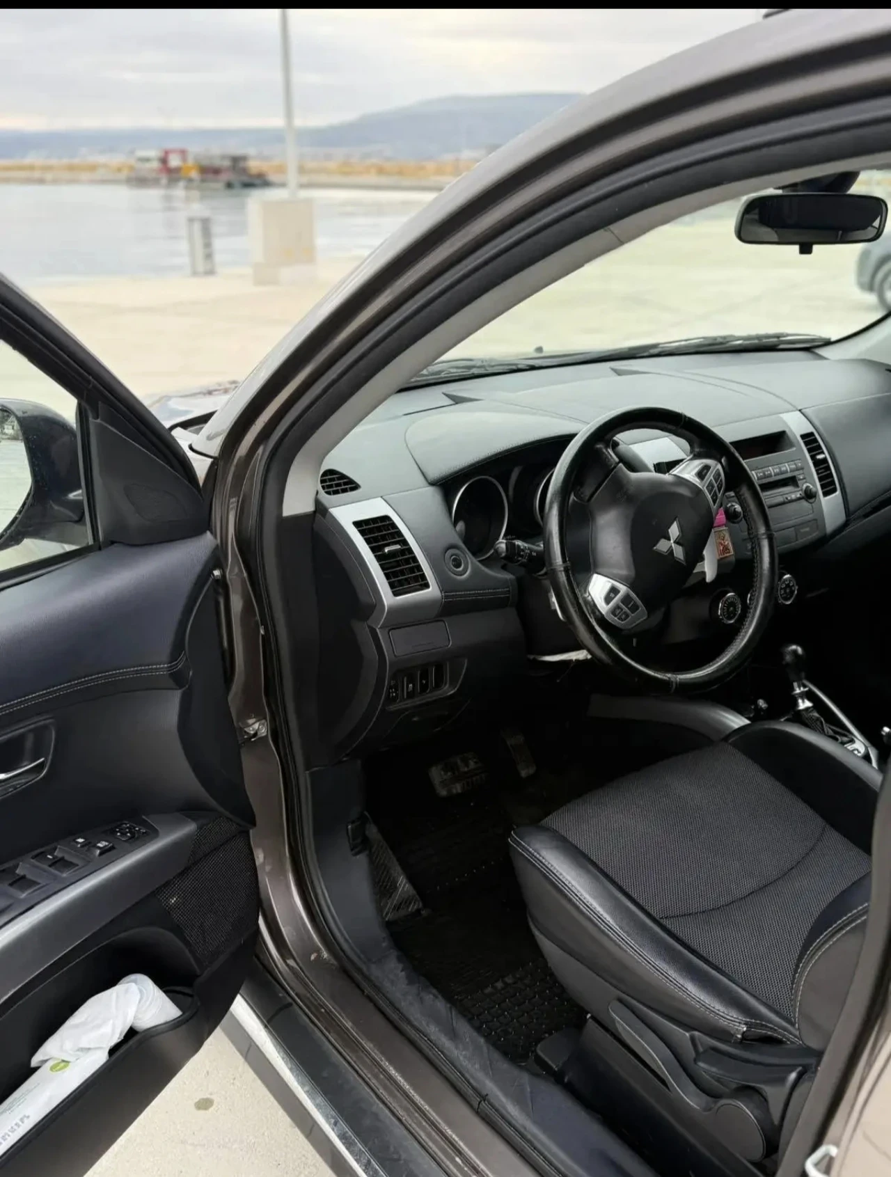Mitsubishi Outlander, снимка 7 - Автомобили и джипове - 56111157