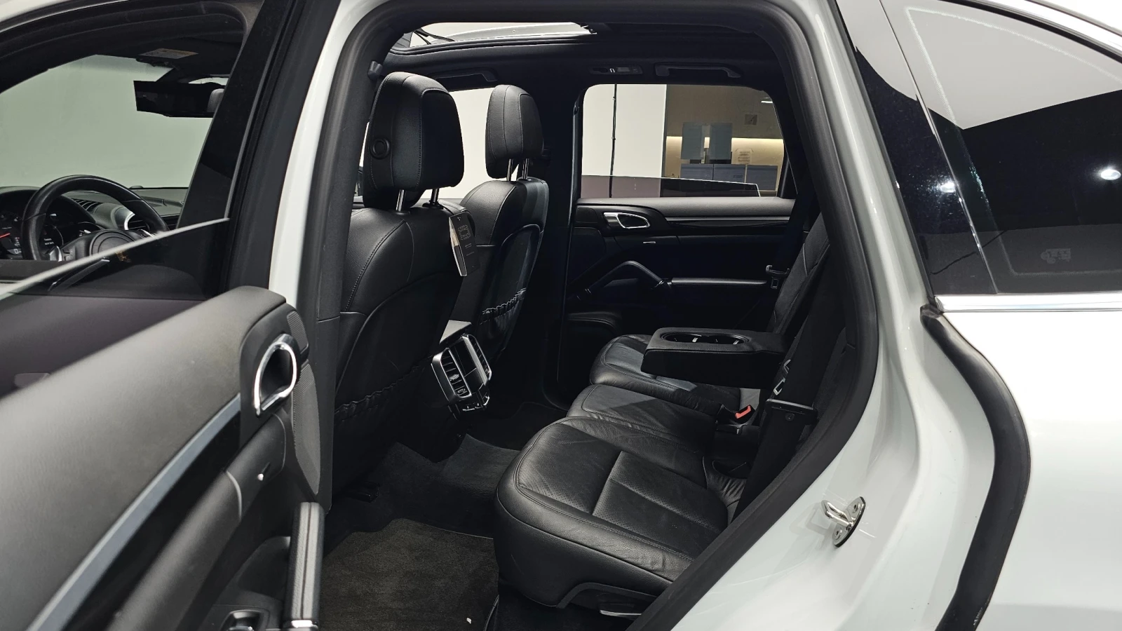 Porsche Cayenne 3.0 DIESEL AWD * ПОДГРЕВИ * ПАНО * КАМЕРА, снимка 9 - Автомобили и джипове - 56119502