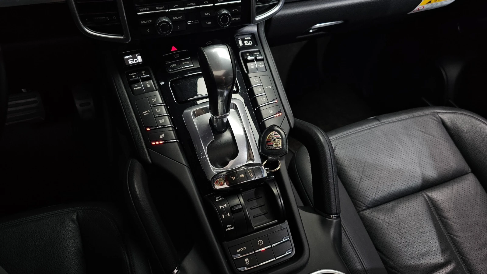 Porsche Cayenne 3.0 DIESEL AWD * ПОДГРЕВИ * ПАНО * КАМЕРА, снимка 7 - Автомобили и джипове - 56119502