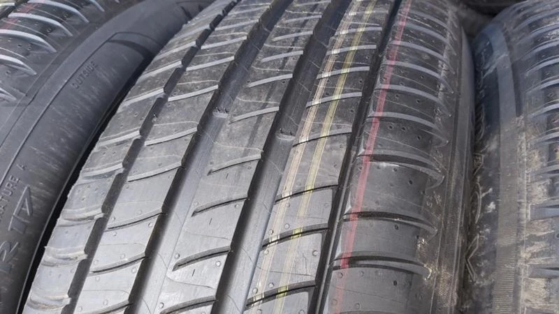 Гуми Летни 215/65R17, снимка 3 - Гуми и джанти - 29270895