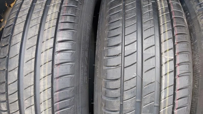 Гуми Летни 215/65R17, снимка 2 - Гуми и джанти - 29270895