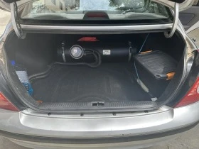 Hyundai Elantra, снимка 12