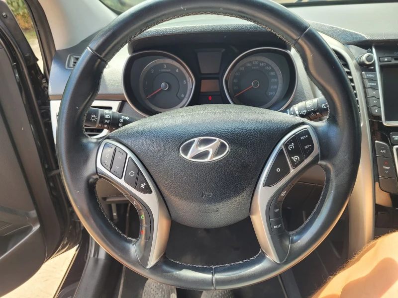 Hyundai I30 1.6 CRDI, снимка 10 - Автомобили и джипове - 47298635