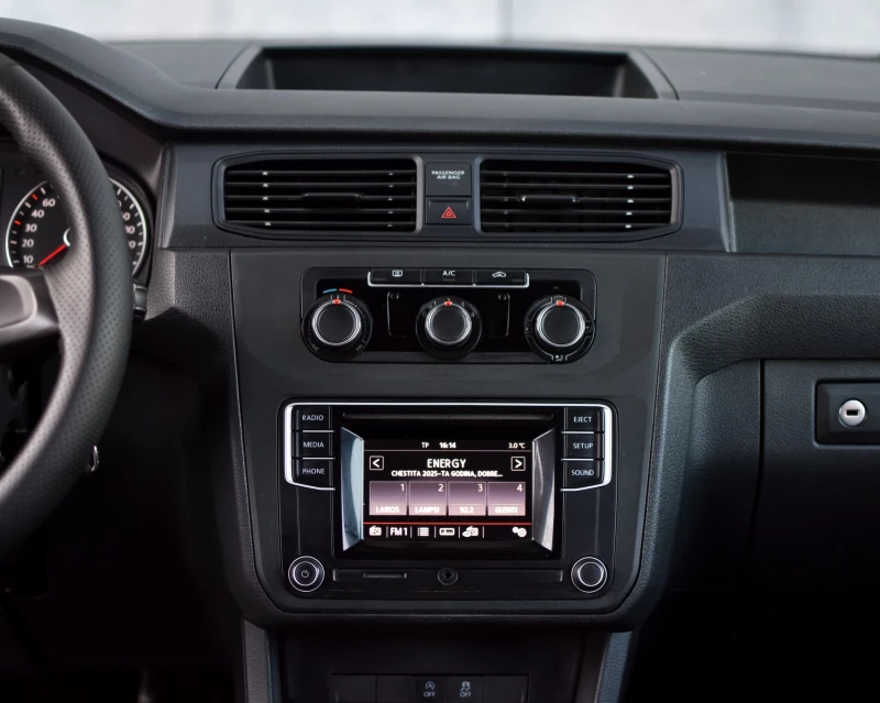 VW Caddy 2.0 TDI AVTOMAT, снимка 9 - Автомобили и джипове - 48755066