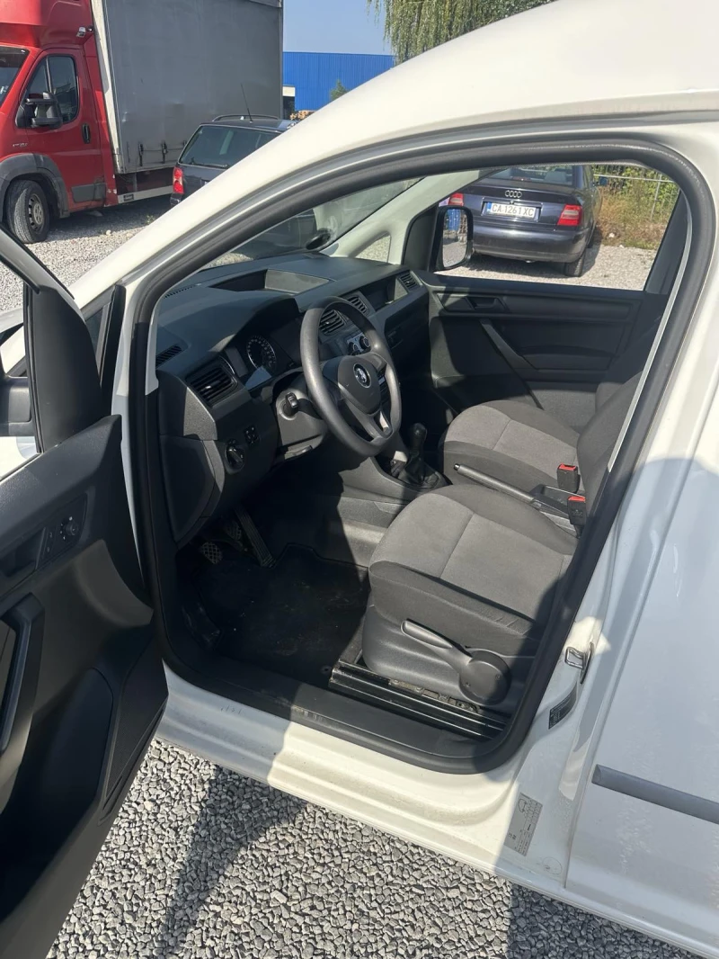 VW Caddy, снимка 8 - Автомобили и джипове - 52300211
