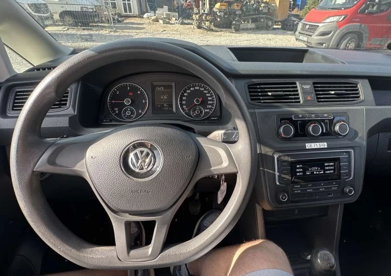 VW Caddy, снимка 10 - Автомобили и джипове - 52300211