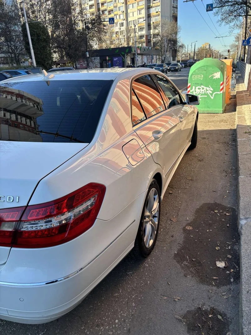 Mercedes-Benz E 220, снимка 3 - Автомобили и джипове - 52530411