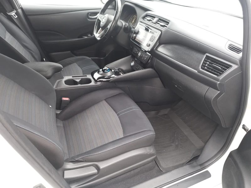 Nissan Leaf  40kWh/Distronic/Camera/Keyless, снимка 13 - Автомобили и джипове - 52688596