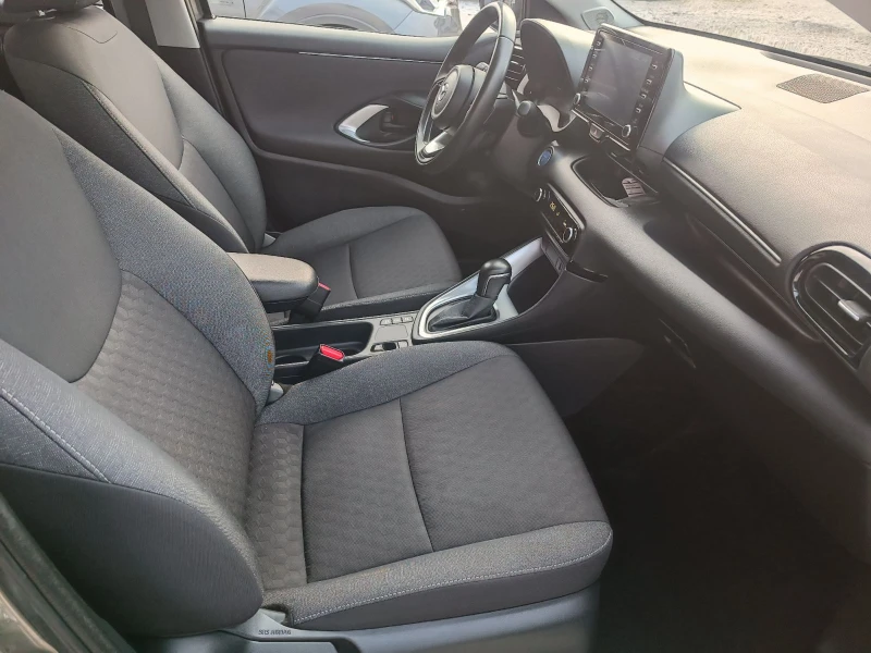 Toyota Yaris 1.5 Hybrid, снимка 10 - Автомобили и джипове - 52889658
