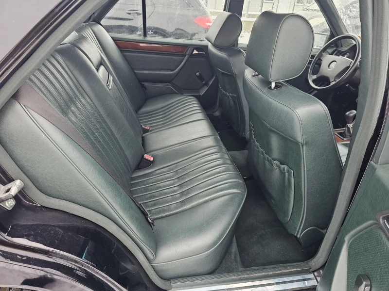 Mercedes-Benz E 230, снимка 12 - Автомобили и джипове - 53449379