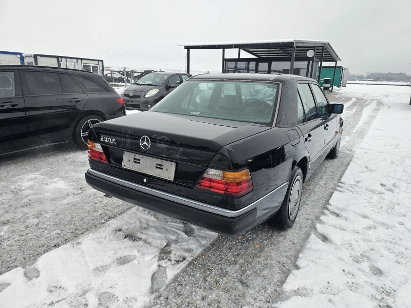 Mercedes-Benz E 230, снимка 5 - Автомобили и джипове - 53449379
