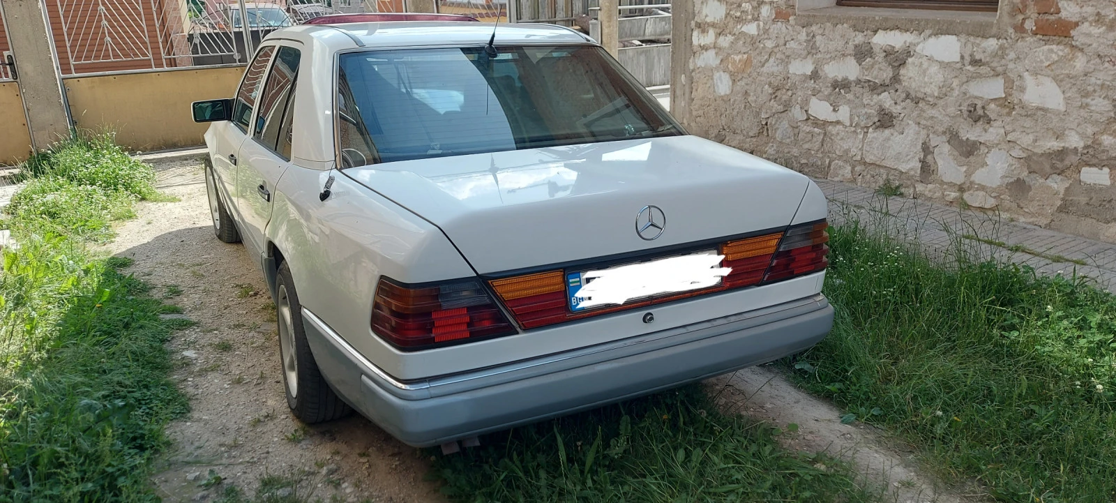 Mercedes-Benz 124 200 D - изображение 3